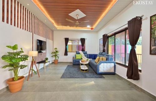 Awas Villa | EKOSTAY - Blue Door Villa