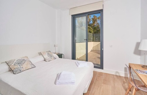 Palmones Apartment | El Limonar 5: Colossal Apartment with terrace