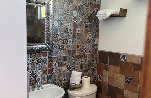 Valle de Guadalupe Hotel | El Mezquite Hotel Mexicano Hab José Alfredo Jiménez