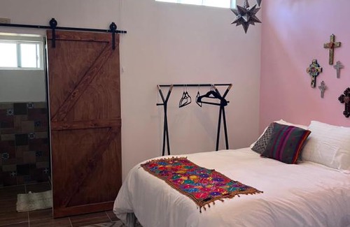 Valle de Guadalupe Hotel | El Mezquite Hotel Mexicano Hab José Alfredo Jiménez