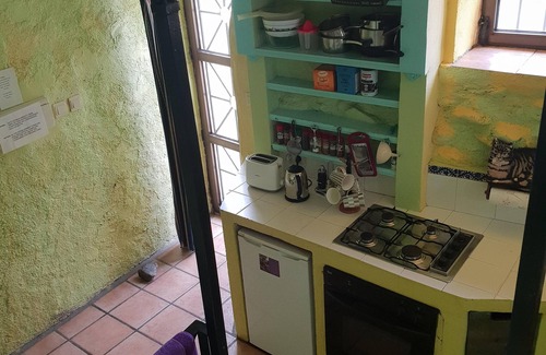 Orgiva Cottage | 'El Nido' Peaceful holiday cottage with private pool and gardens. Dog friendly.