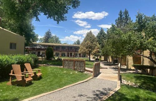 Taos Hotel | El Pueblo Lodge