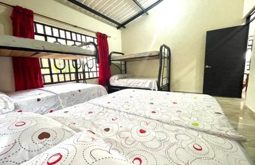 Restrepo House | El Rancho de Willy Piscina juegos y BBQ