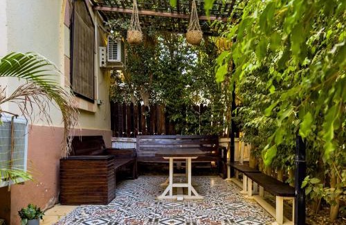 Al Rehab Apartment | El Rehab Cozy hideout khan with garden oasis and king bed