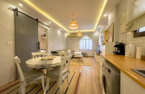 Al Rehab Apartment | El Rehab Cozy hideout khan with garden oasis and king bed