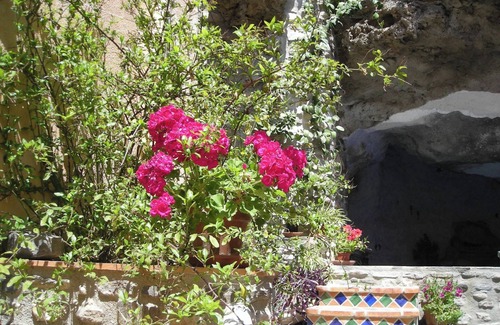 Guajar Faraguit House | El Sol: Holiday home with cave pool! Enjoy mountains, beach and Granada/Malaga
