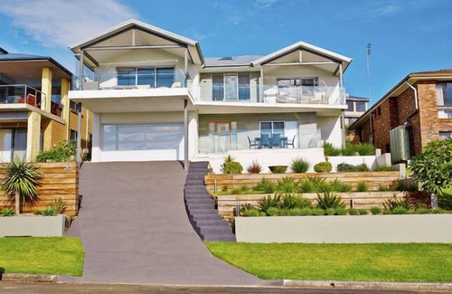 Gerringong House | Elandra on Gerringong - Boasting Postcard Beach Views