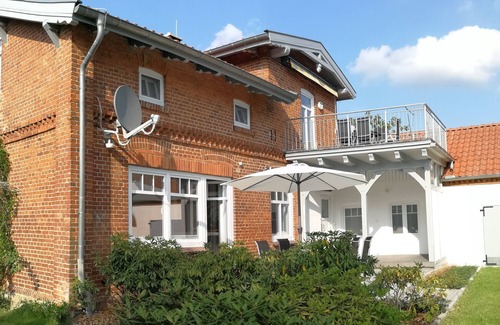 Amt Neuhaus House | Elbtalauen, comfortable 4* vacation home with 2 separate apartments of 100 m² each