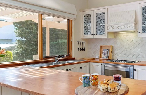 Carrickalinga House | Elcott House ~ Carrickalinga - Charming Country Haven Metres from the Surf