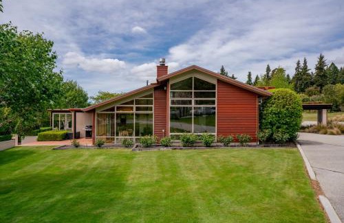 Wanaka House | Elderberry Wine - Wanaka Holiday Home