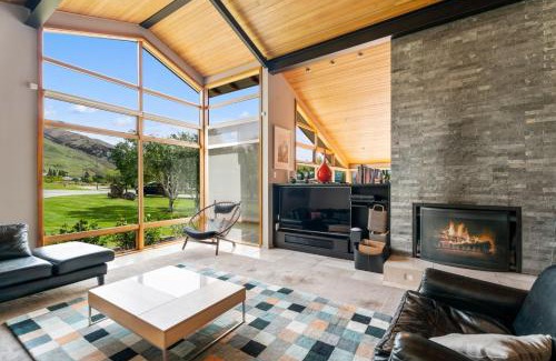 Wanaka House | Elderberry Wine - Wanaka Holiday Home