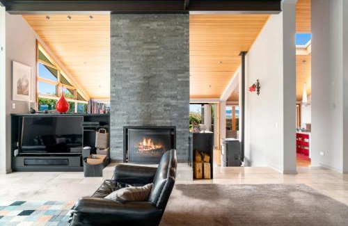 Wanaka House | Elderberry Wine - Wanaka Holiday Home