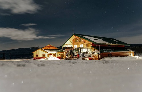 Paonia Cabin | Electric Mountain Lodge: Mountain Views/Restaurant/Bar/Events/Snowmobiles | 2
