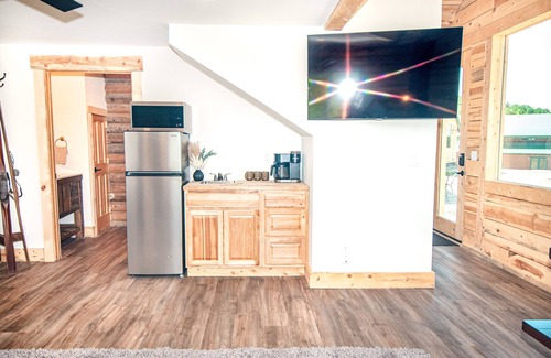 Paonia Cabin | Electric Mountain Lodge: Remodeled/Views/Restaurant/Bar/Events/Snowmobiles | 3