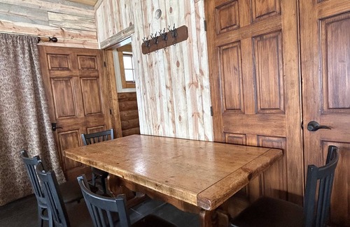Paonia Cabin | Electric Mountain Lodge: Mtn Views, Restaurant, Bar, Events, Rentals | Bunkhouse