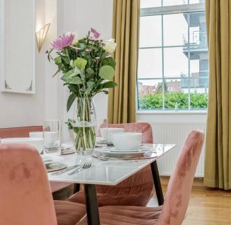Becontree Apartment | Elegance - 3 Bedroom Flat Barking, Dagenham, London