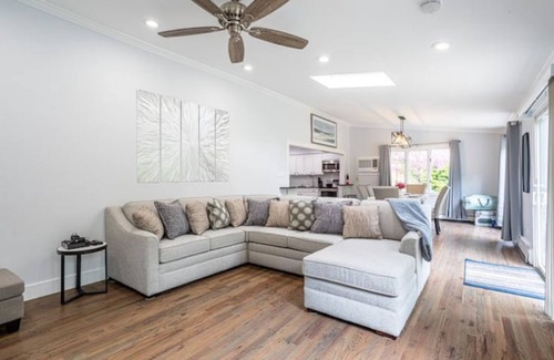 Huntington Station Apartment | Elegance @ Huntington | Spacious Family Apt | Yard