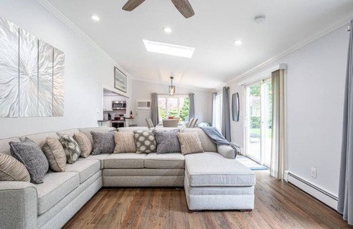 Huntington Station Apartment | Elegance @ Huntington | Spacious Family Apt | Yard