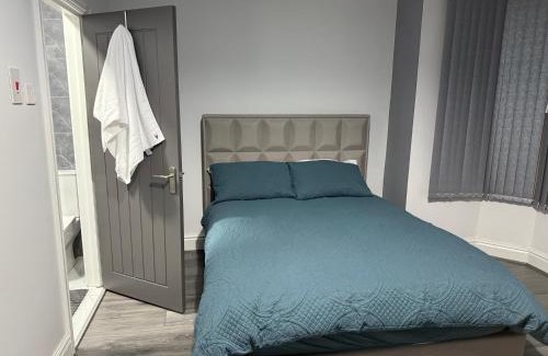 Edgbaston House | Elegance meets Comfort Free Parking Wifi Netflix and Ensuite Bathrooms