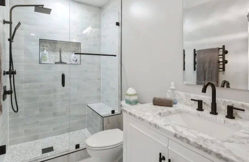 Murfreesboro House | Elegance & Serenity. "PRIVATE" 2nd Floor Apartment newly renovated.