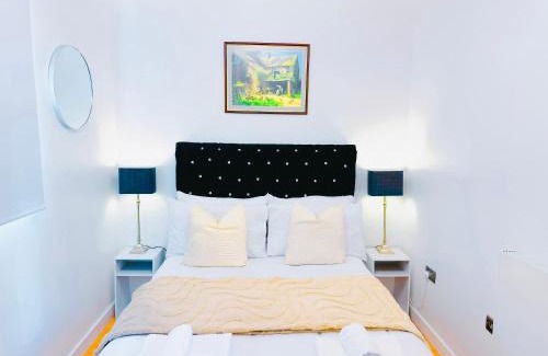 Pudsey Apartment | Elegant 1 bed flat, Sleeps 4, Free parking, Pet friendly, Pudsey, Leeds