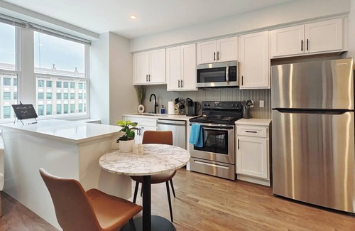 Downtown Jacksonville Apartment | Elegant 1BR King Bed Apts - 1.3 Miles to TIAA Bnk Fld