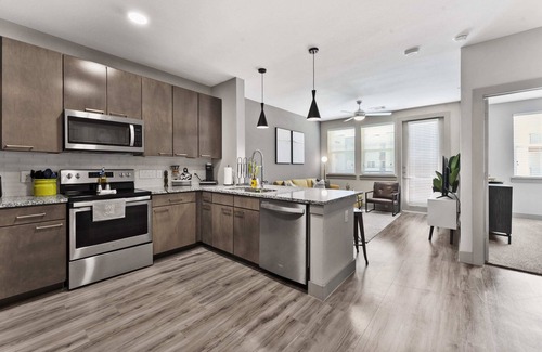 Montopolis Apartment | Elegant 1BR king suite close to DT w/fast WiFi