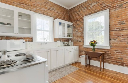 Newberg Condo | Elegant 1BR Loft in Historic Downtown Newberg – The 1888