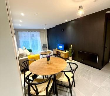 Manchester Apartment | Elegant 2-Bed 2-Bath Apt in Manchester with Balcony