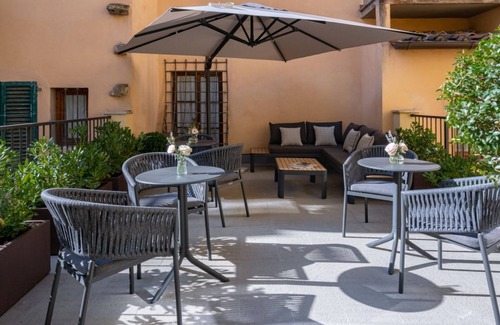 Duomo Apartment | Elegant 2-Bedroom Apartment Overlooking Piazza della Signoria