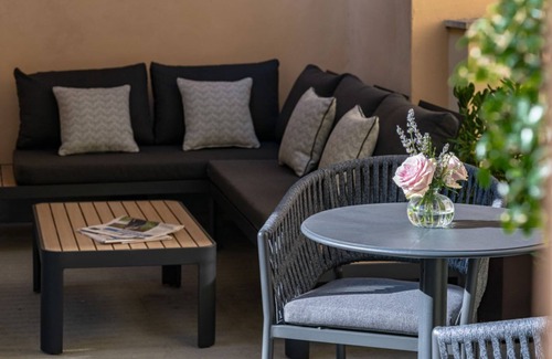 Duomo Apartment | Elegant 2-Bedroom Apartment Overlooking Piazza della Signoria