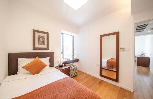 Xujiahui Apartment | Elegant 2 Bedroom Apartment Yongxin Century Walk to Parks