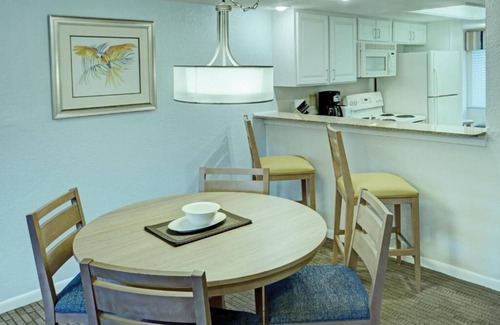Florida Center Villa | Elegant 2-bedroom villa in Orlando with pool, 8 minutes from Universal Studios.