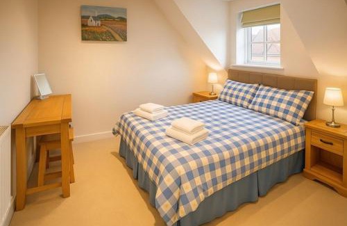 Thirsk House | Elegant 2BD Townhouse in Thirsk: Cozy & Stylish