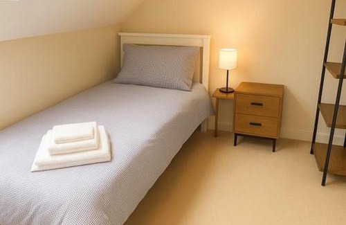 Thirsk House | Elegant 2BD Townhouse in Thirsk: Cozy & Stylish