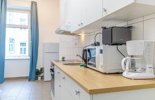 Rudolfsheim-Funfhaus Apartment | Elegant 2BR Apt Steps from Westbahnhof