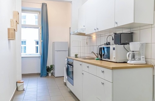 Rudolfsheim-Funfhaus Apartment | Elegant 2BR Apt Steps from Westbahnhof