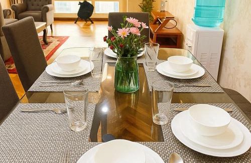 Ermita Apartment | Elegant 2BR Manila Bay Sunset near US Embassy