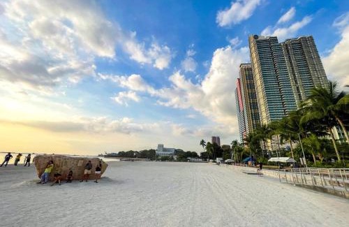 Ermita Apartment | Elegant 2BR Manila Bay Sunset near US Embassy