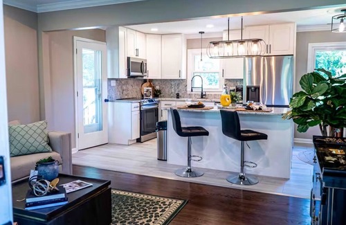 Clemmons House | Elegant 2BR Retreat Spa Showers Chef Kitchen Near Hospitals & Parks