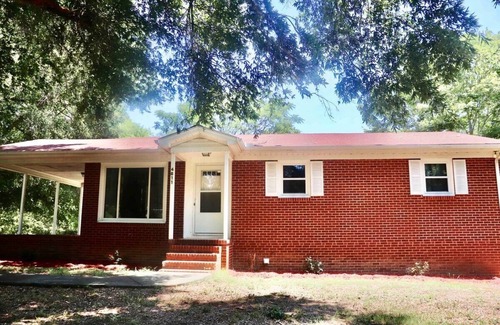 Clemmons House | Elegant 2BR Retreat Spa Showers Chef Kitchen Near Hospitals & Parks