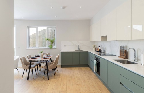 Golders Green Apartment | Elegant 2BR | Sleeps 6 | Hotel-Style Comfort