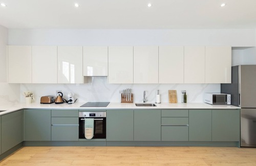 Golders Green Apartment | Elegant 2BR | Sleeps 6 | Hotel-Style Comfort