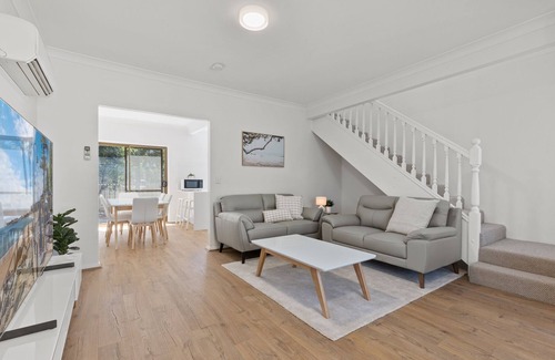 Glenelg South House | Elegant 3-Bed Home Steps from Sunny Glenelg Beach