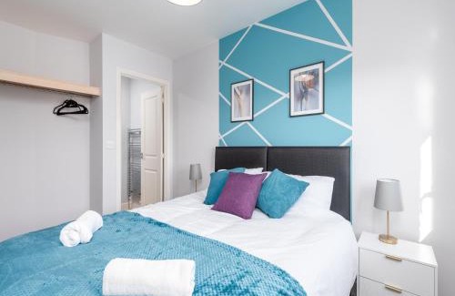 Ashford House | Elegant 3 Bed House For 5- City Central - Free Parking