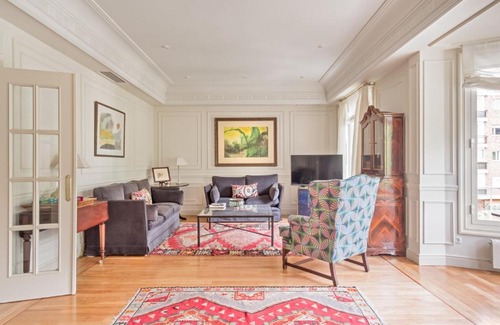 Castellana Apartment | Elegant 3-Bedroom Apartment in Exclusive Barrio Salamanca Stylish & Spacious, Padilla III