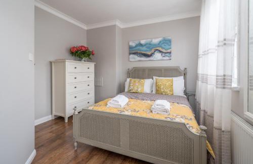 Island Gardens House | Elegant 3 Bedroom Retreat Minutes from Canary Wharf