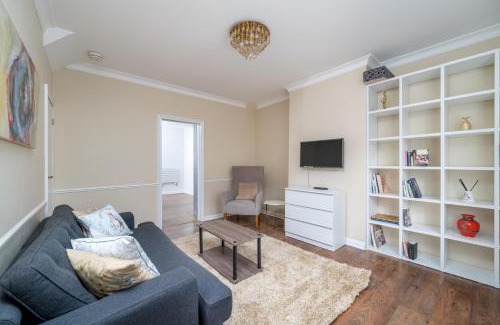 Island Gardens House | Elegant 3 Bedroom Retreat Minutes from Canary Wharf
