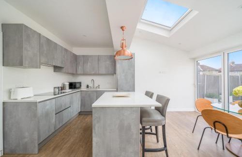Island Gardens House | Elegant 3 Bedroom Retreat Minutes from Canary Wharf