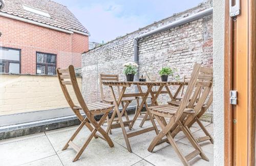 Ghent Apartment | Elegant 3BR & 1LR Waterfront Retreat in Ghent